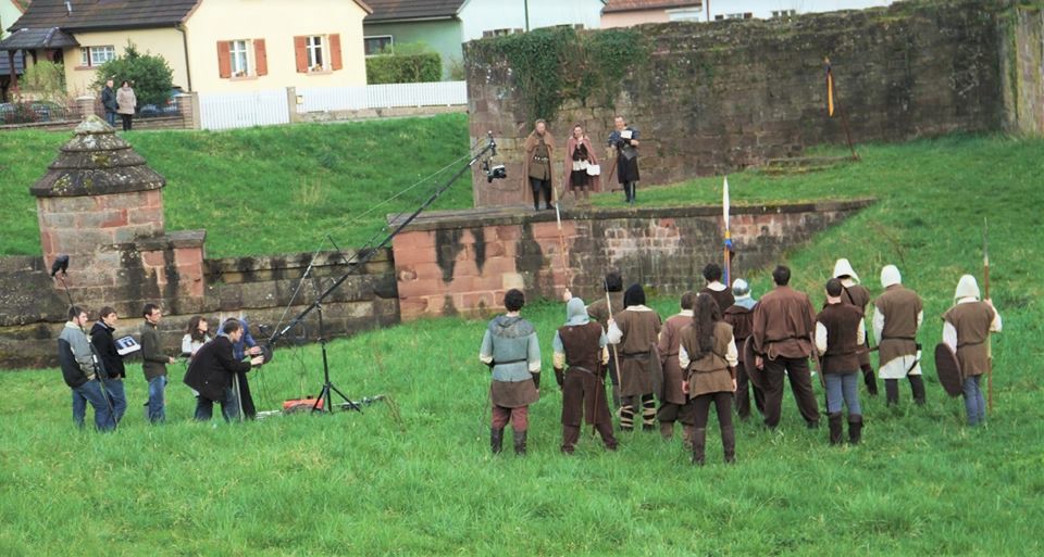 Der Kran wurde bei der Stadtmauern von Wissembourg eingesetzt